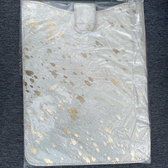 Myra Bag I-Pad Cover - Picture 4 of 4